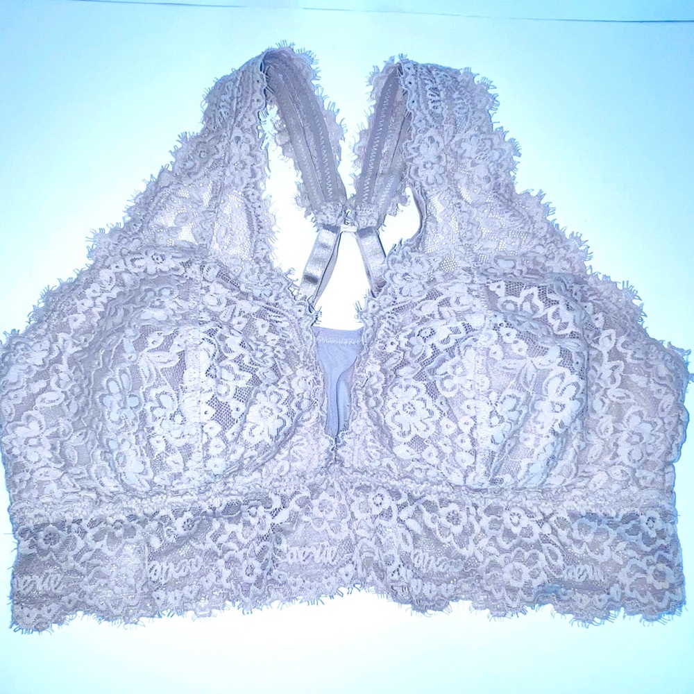 Aerie Eyelash Lace Padded Plunge Bra in color Soft Satin